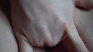 CLOSEUP SCHOOLGIRL GETS ORGASM – DELUXEGIRL